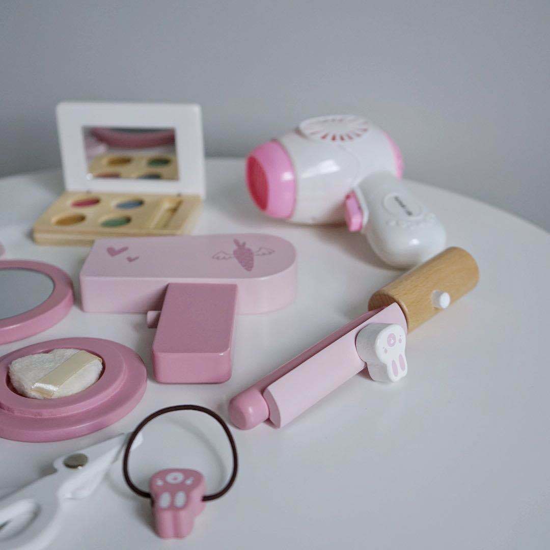 Makeup desk and chair