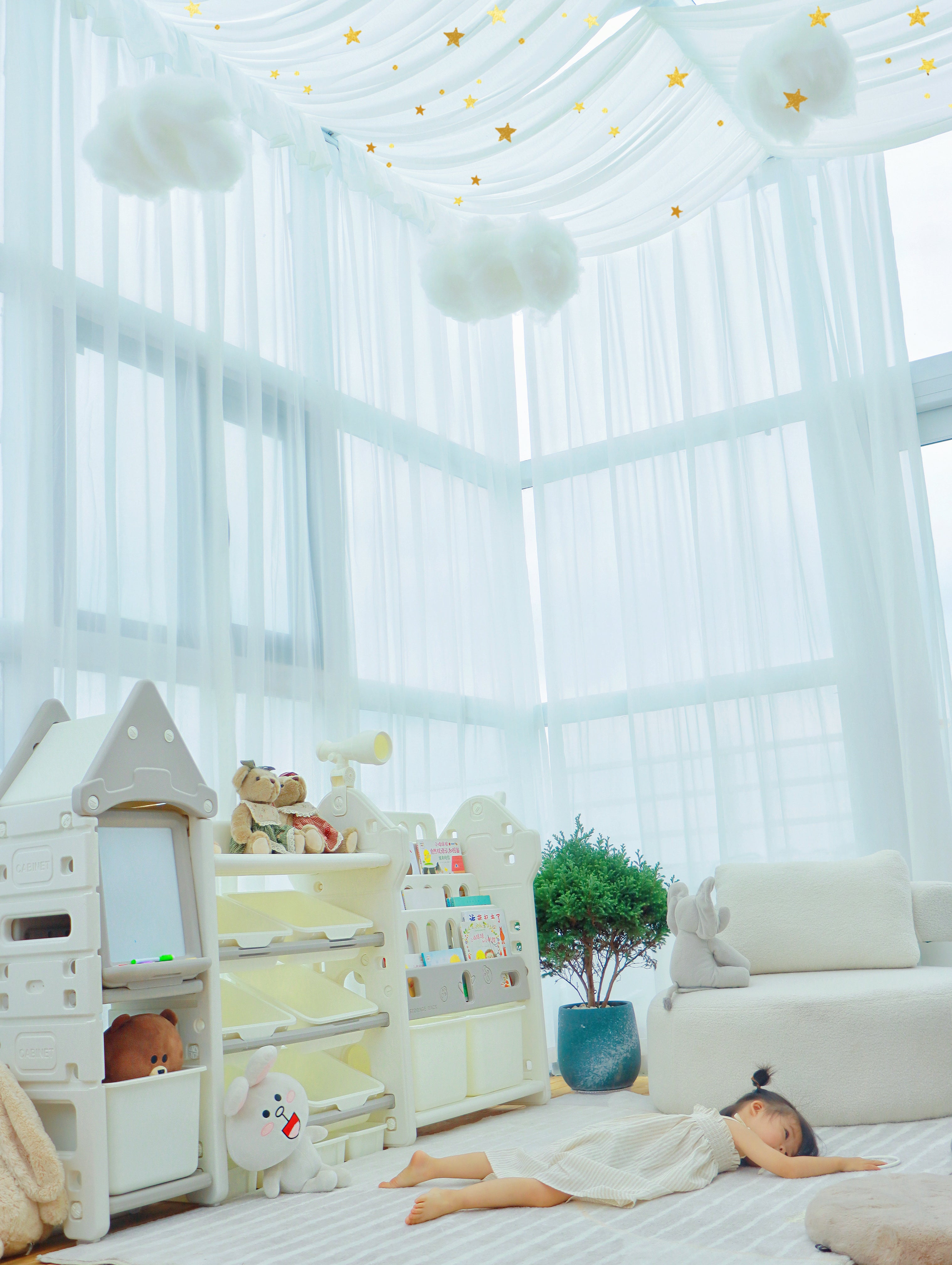 Storage for book and toys