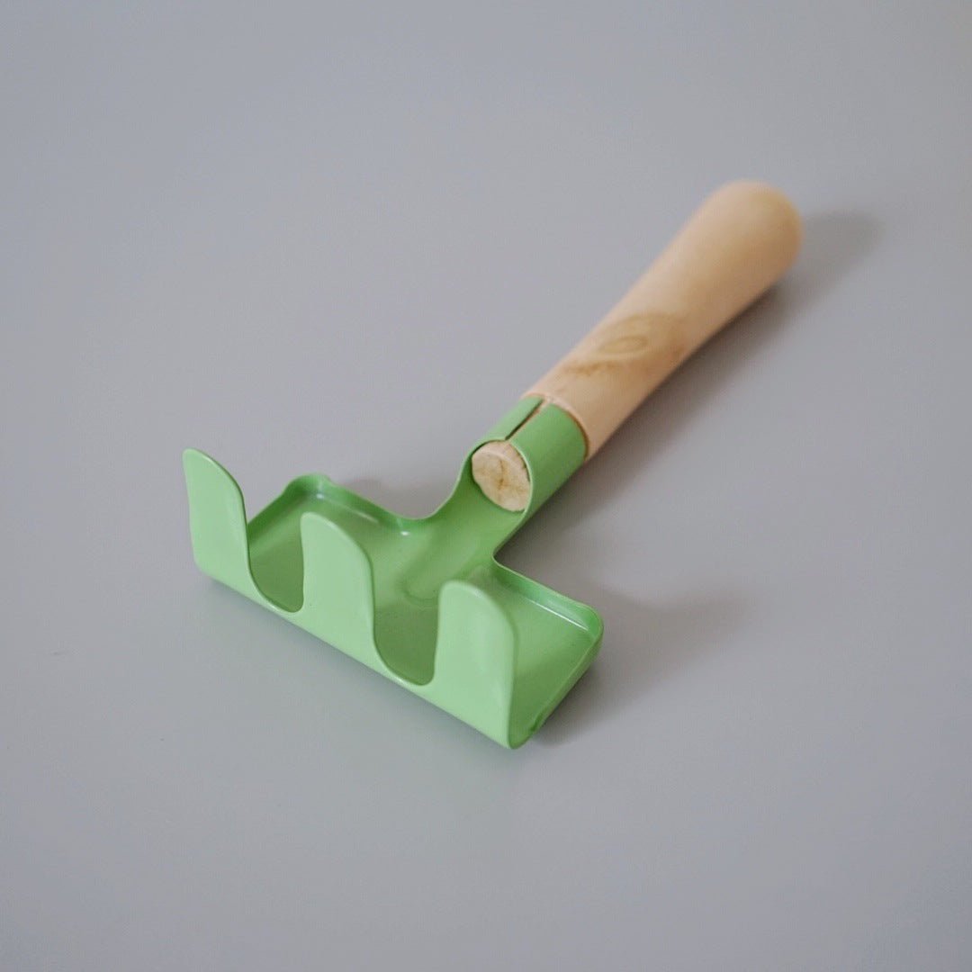 sand digging toy