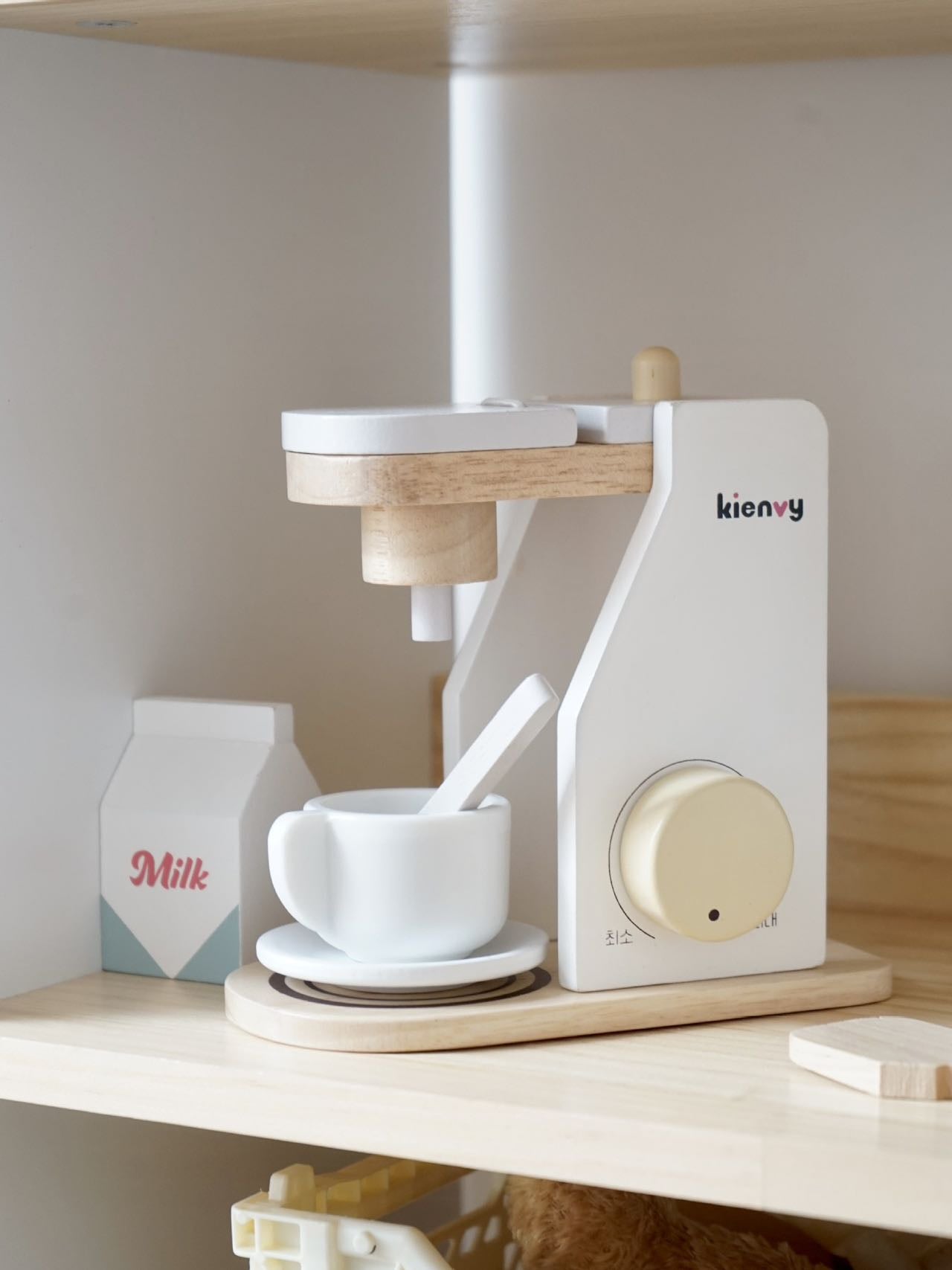 Kienvy Capsule Coffee Machine wooden toy ages 3Y+