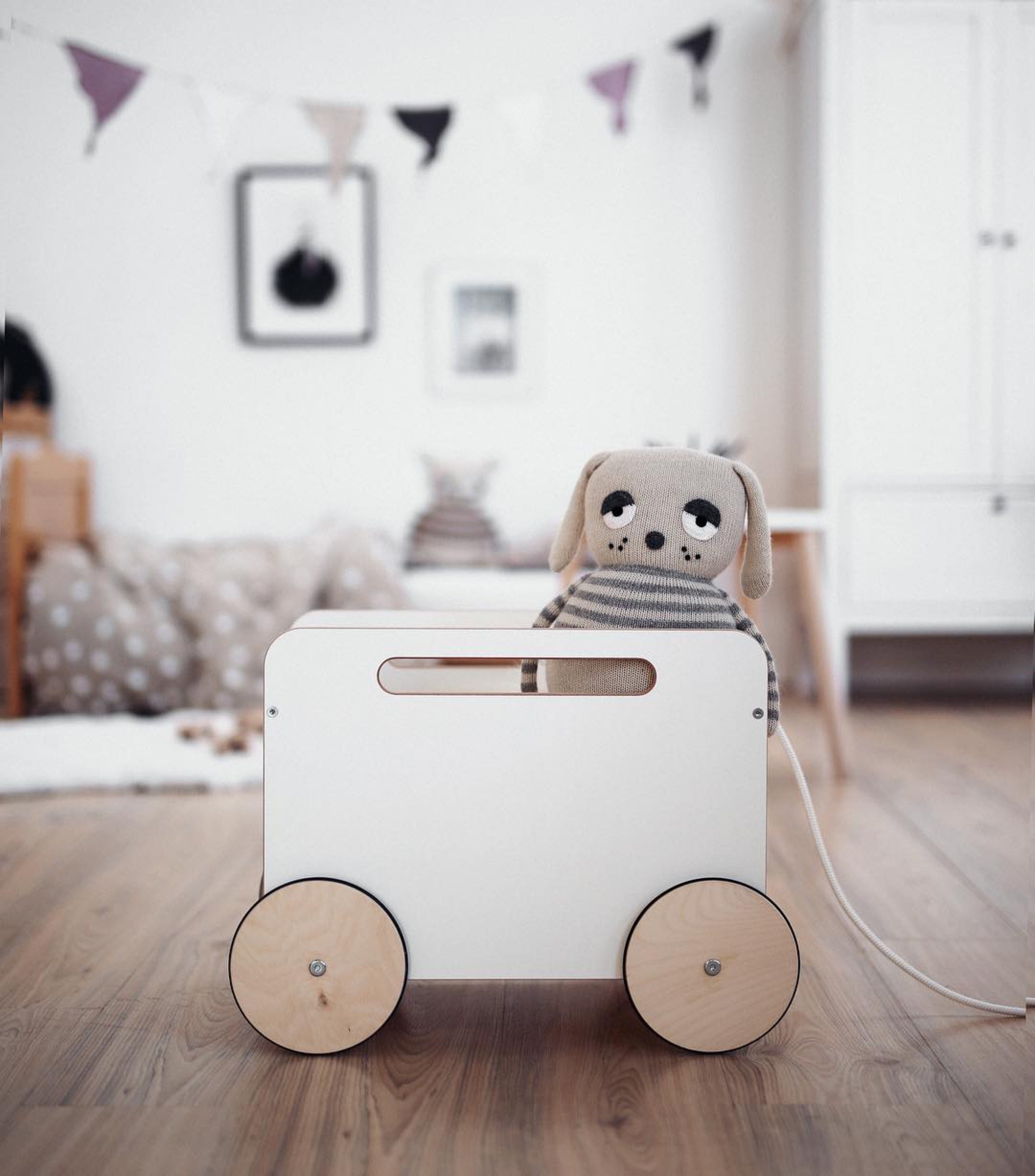 Toy Chest on wheels White