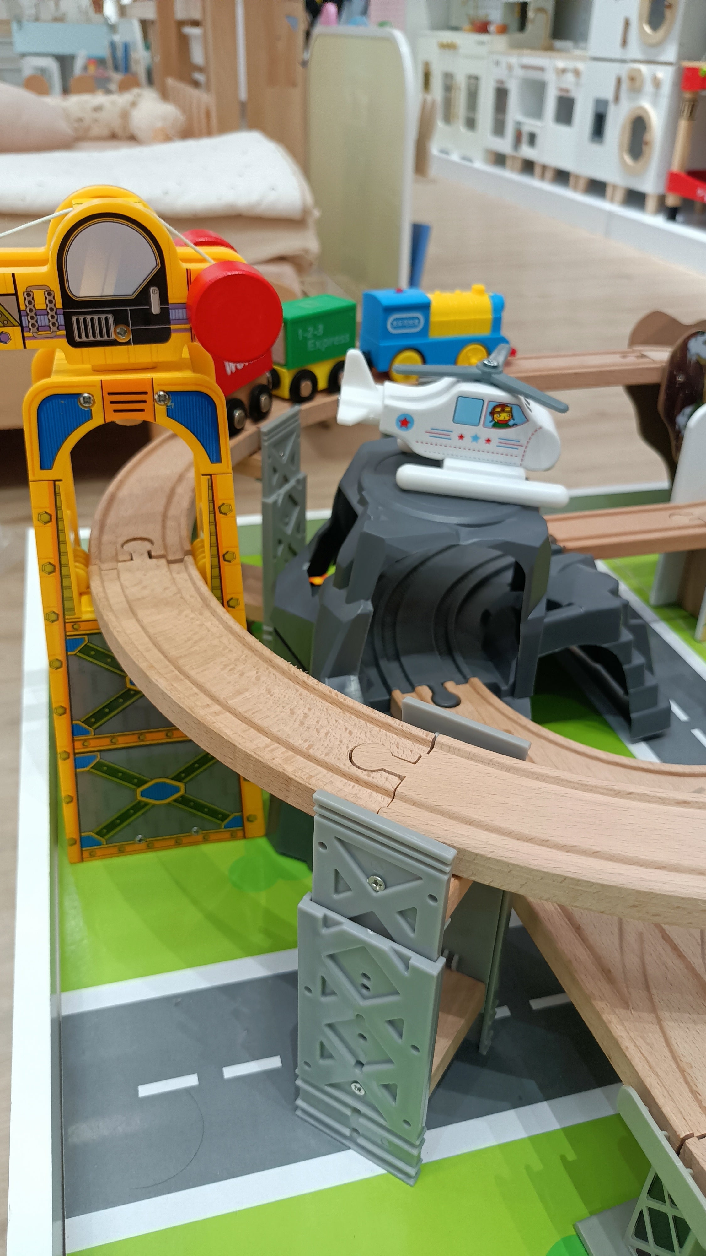 Wooden Table+Dinosaur Track