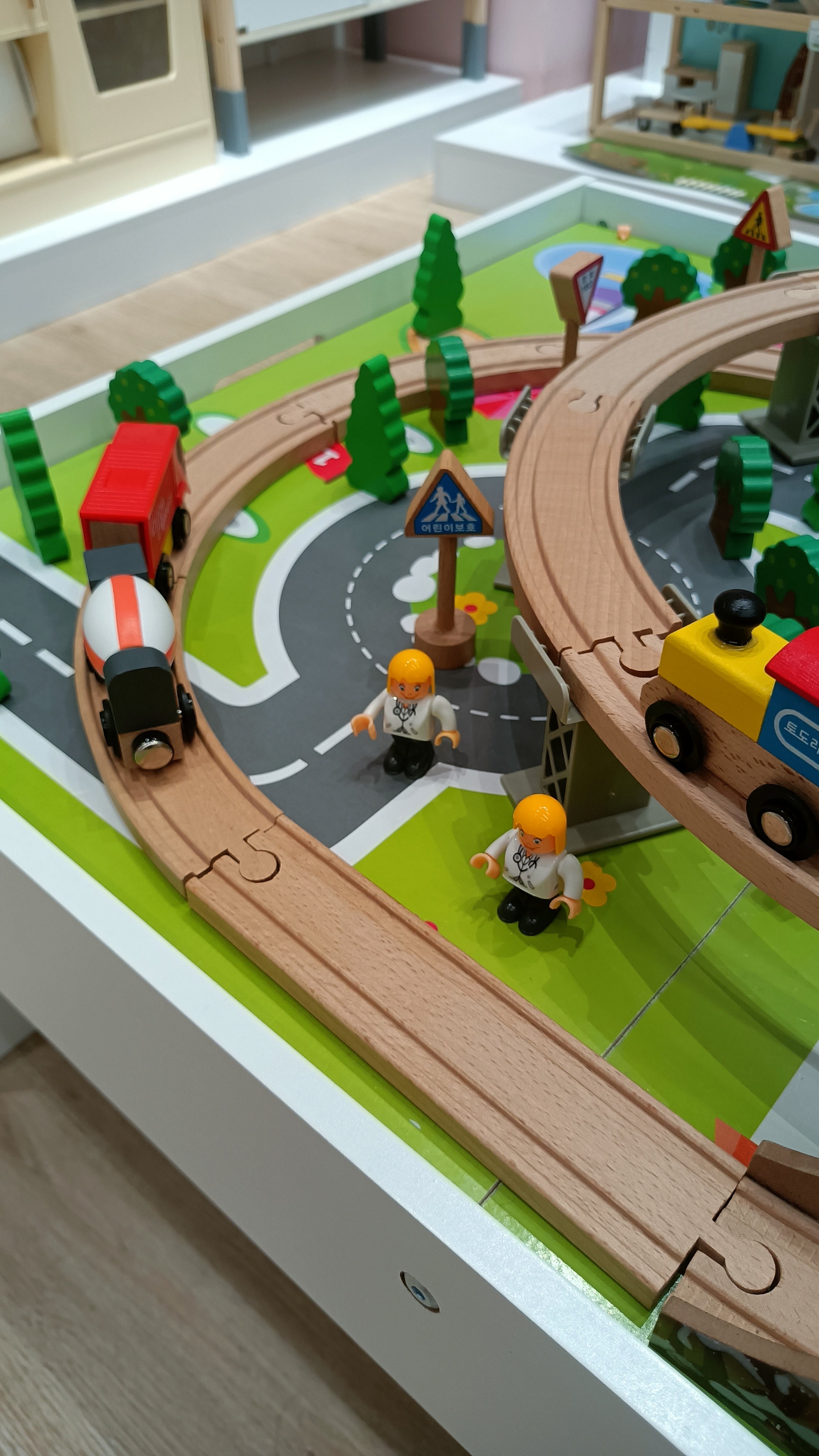 Wooden Table+Dinosaur Track