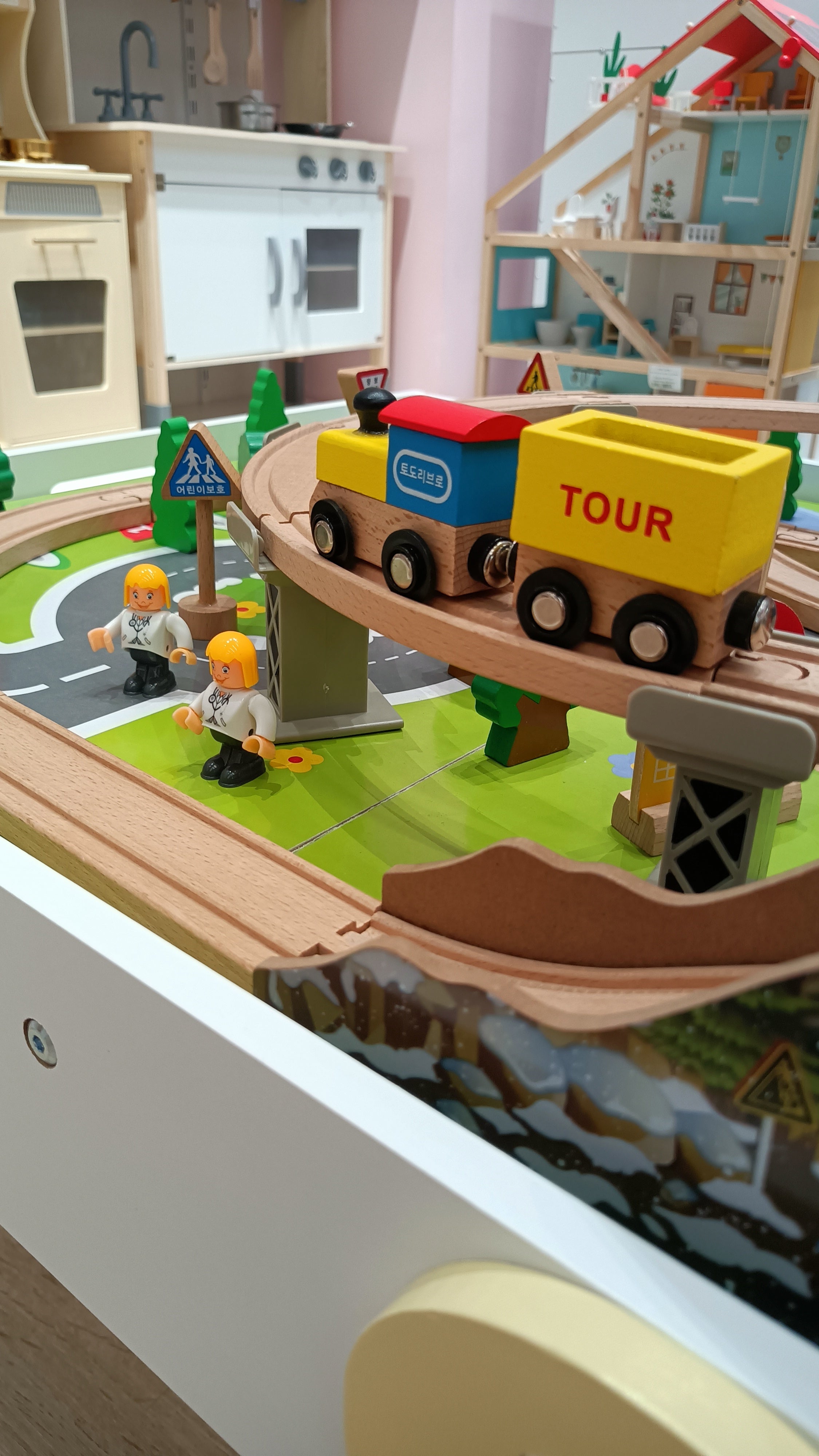 Wooden Table+Dinosaur Track