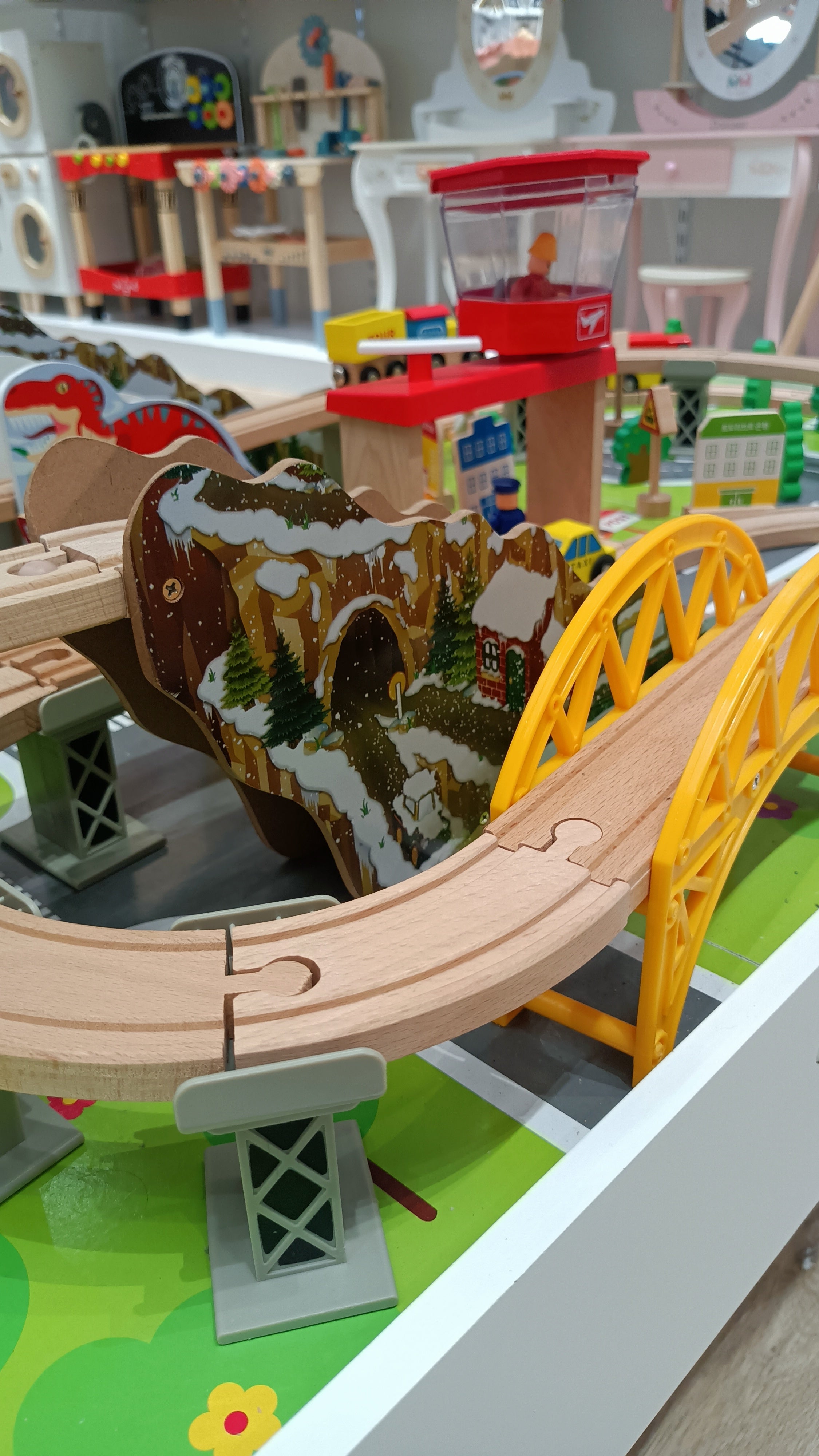 Wooden Table+Dinosaur Track